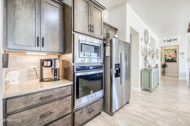 5892 VALLE SONAR Avenue, El Paso, TX 79932