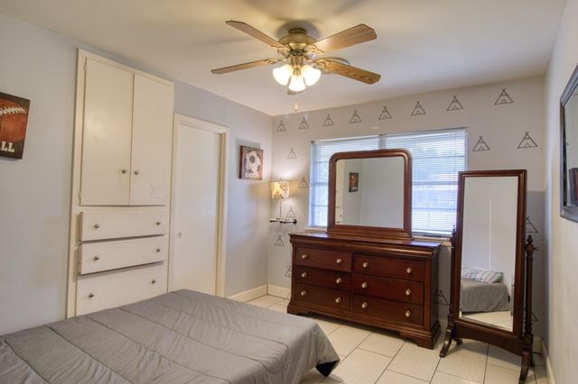 202 Rose Marie Boulevard, Hearne, TX 77859