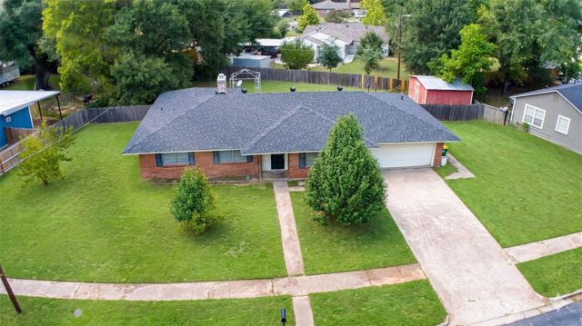202 Rose Marie Boulevard, Hearne, TX 77859