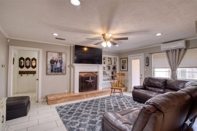 202 Rose Marie Boulevard, Hearne, TX 77859