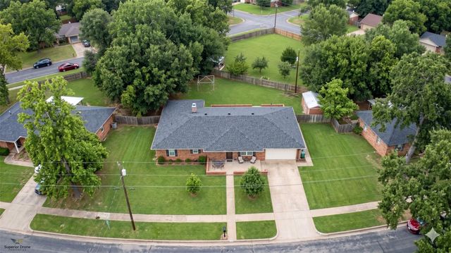 202 Rose Marie Boulevard, Hearne, TX 77859