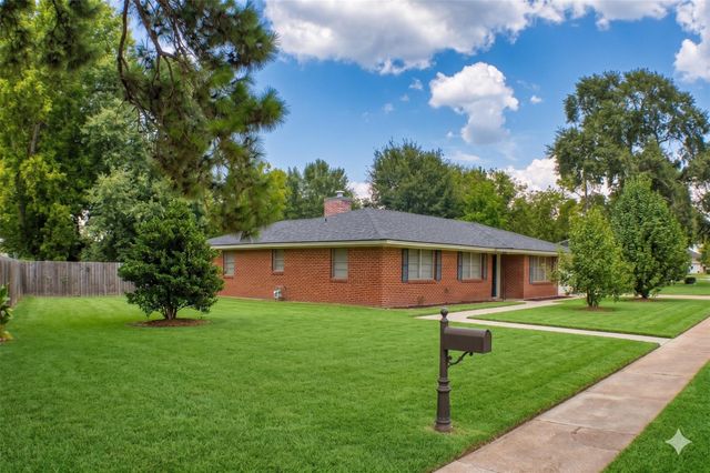 202 Rose Marie Boulevard, Hearne, TX 77859
