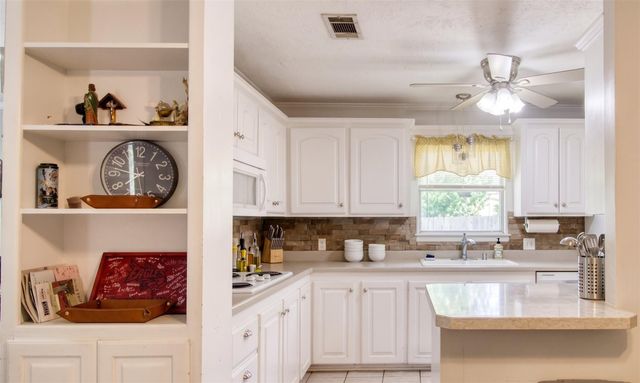 202 Rose Marie Boulevard, Hearne, TX 77859
