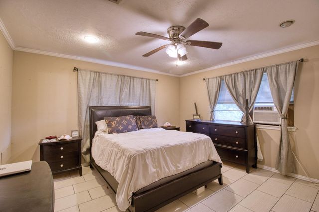 202 Rose Marie Boulevard, Hearne, TX 77859