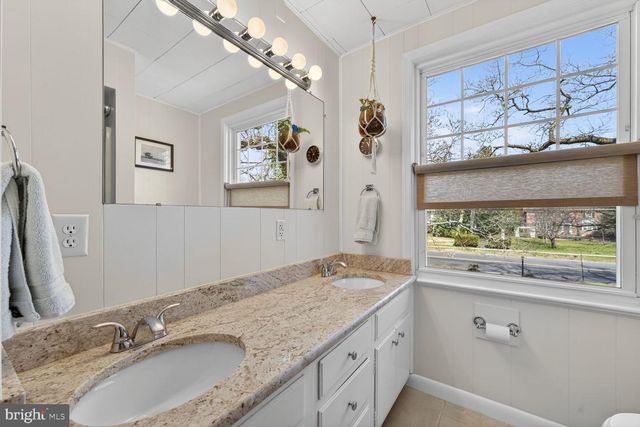 104 W MAPLE AVE, Merchantville, NJ 08109