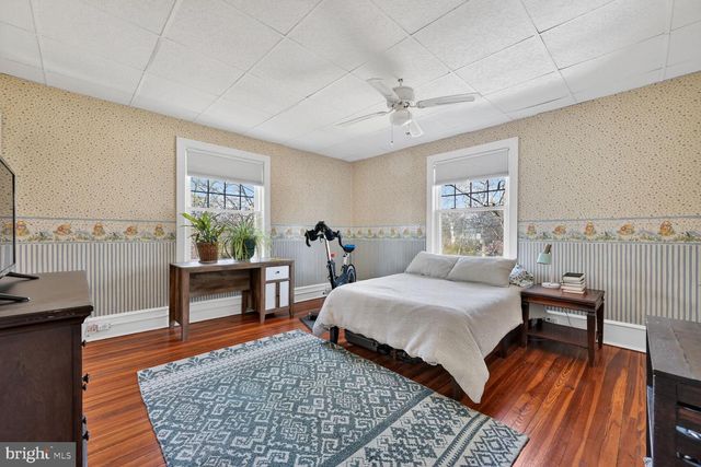 104 W MAPLE AVE, Merchantville, NJ 08109