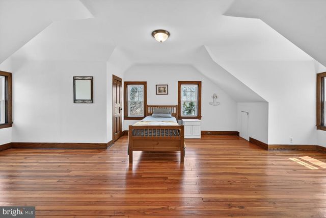 104 W MAPLE AVE, Merchantville, NJ 08109