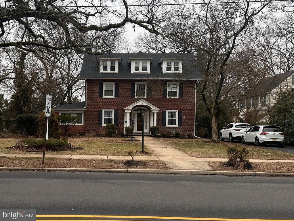 104 W MAPLE AVE, Merchantville, NJ 08109