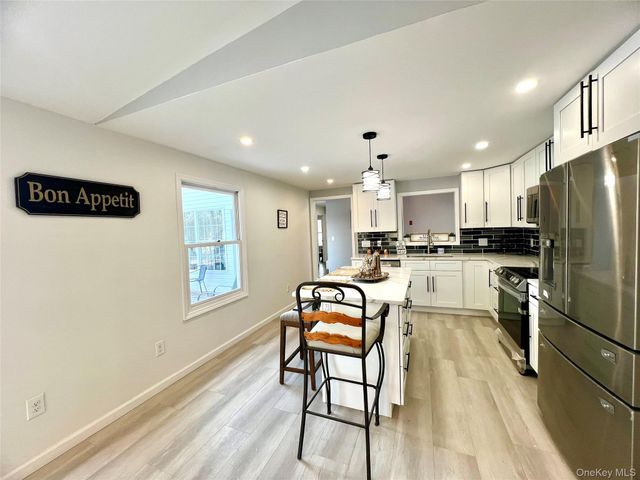 17 Dunthorne Drive, Pine Bush, NY 12721