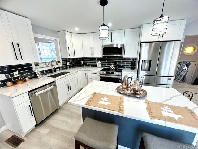 17 Dunthorne Drive, Pine Bush, NY 12721