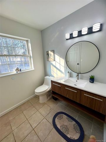 17 Dunthorne Drive, Pine Bush, NY 12721