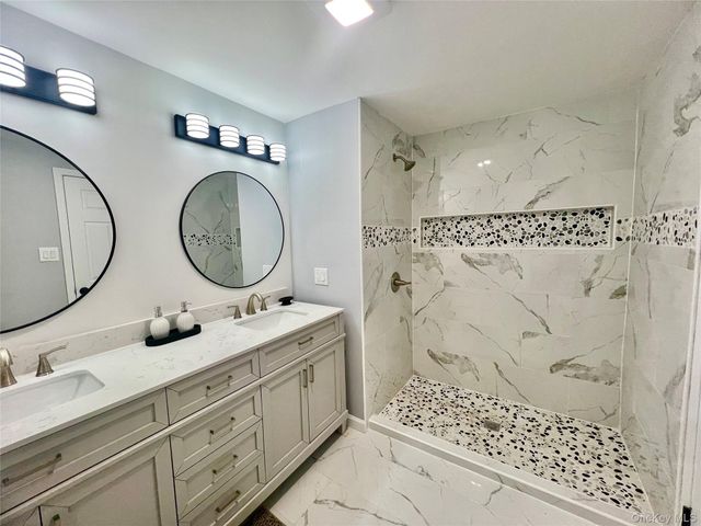 17 Dunthorne Drive, Pine Bush, NY 12721