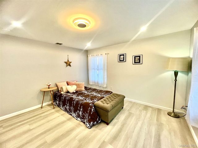 17 Dunthorne Drive, Pine Bush, NY 12721