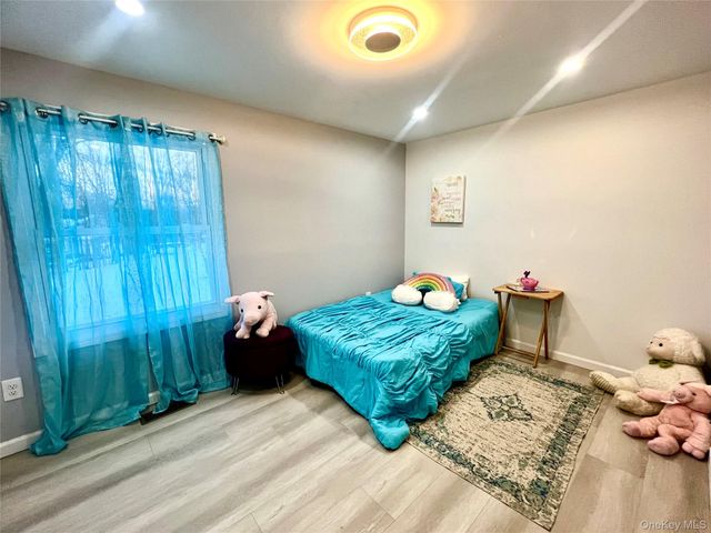 17 Dunthorne Drive, Pine Bush, NY 12721