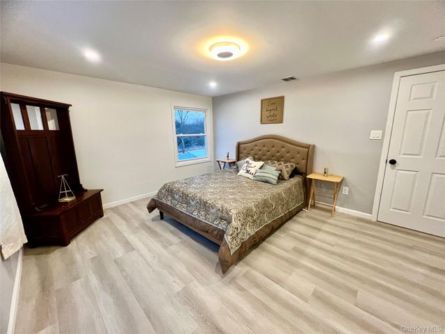 17 Dunthorne Drive, Pine Bush, NY 12721