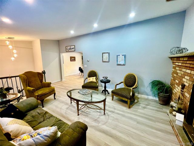 17 Dunthorne Drive, Pine Bush, NY 12721