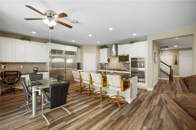 990 Floral Creek Court, Henderson, NV 89002