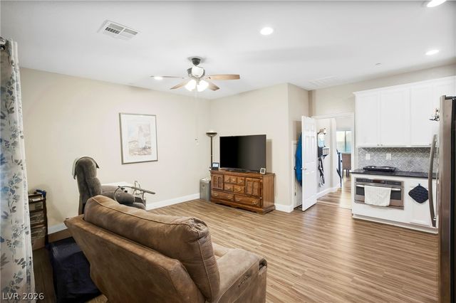 990 Floral Creek Court, Henderson, NV 89002