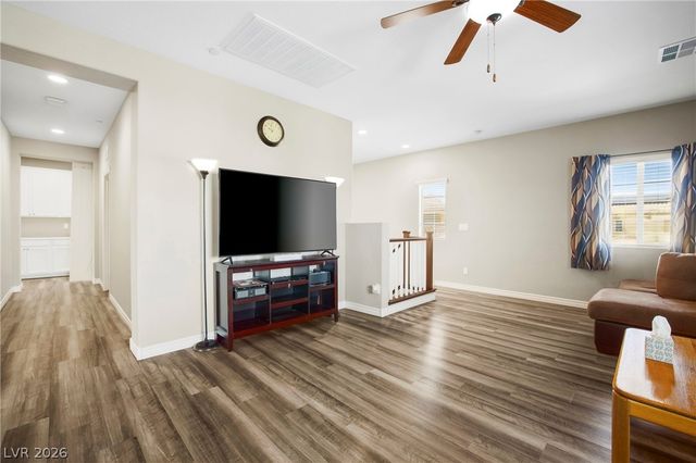 990 Floral Creek Court, Henderson, NV 89002