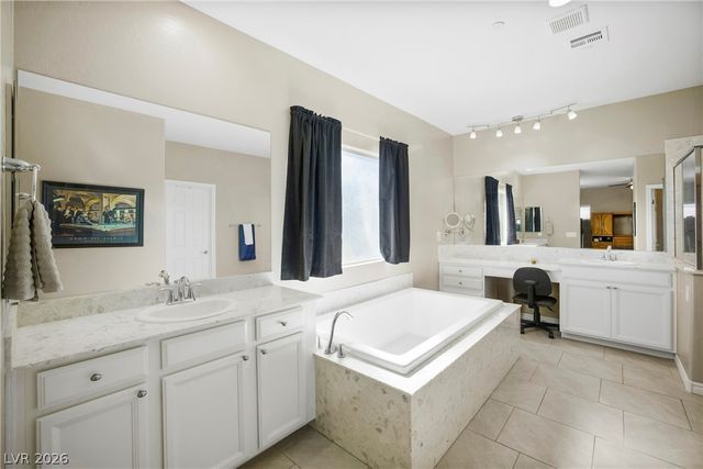 990 Floral Creek Court, Henderson, NV 89002