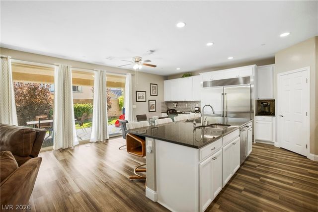 990 Floral Creek Court, Henderson, NV 89002