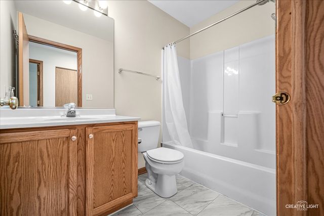 1438 Westbury Circle, North Aurora, IL 60542