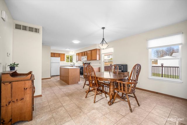 1438 Westbury Circle, North Aurora, IL 60542