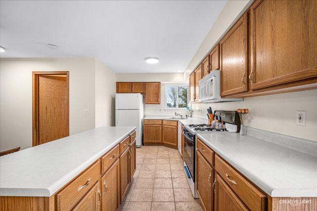 1438 Westbury Circle, North Aurora, IL 60542