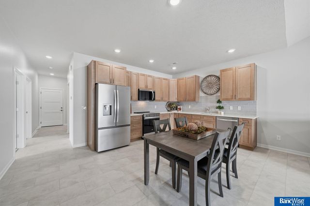 3501 Pearl Crescent Drive, Lincoln, NE 68504