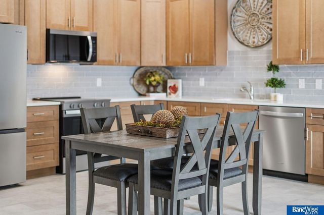 3501 Pearl Crescent Drive, Lincoln, NE 68504