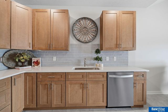 3501 Pearl Crescent Drive, Lincoln, NE 68504