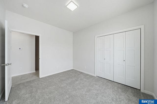 3501 Pearl Crescent Drive, Lincoln, NE 68504