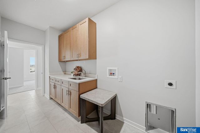 3501 Pearl Crescent Drive, Lincoln, NE 68504