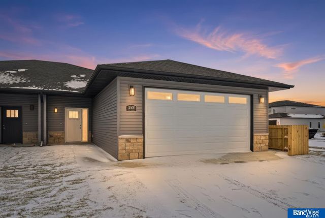 3501 Pearl Crescent Drive, Lincoln, NE 68504