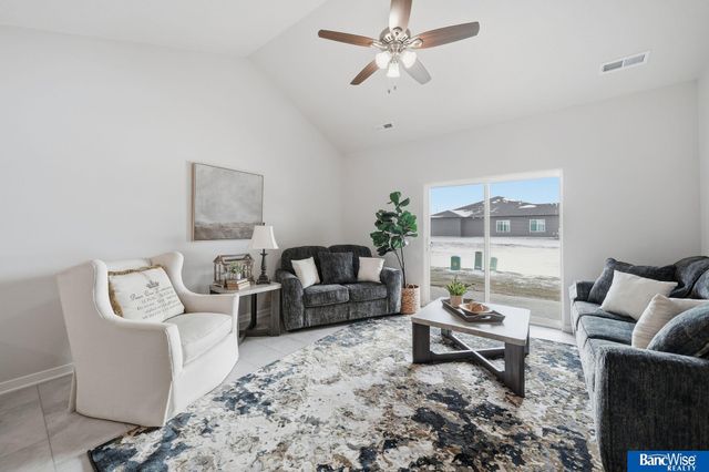 3501 Pearl Crescent Drive, Lincoln, NE 68504