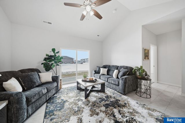 3501 Pearl Crescent Drive, Lincoln, NE 68504