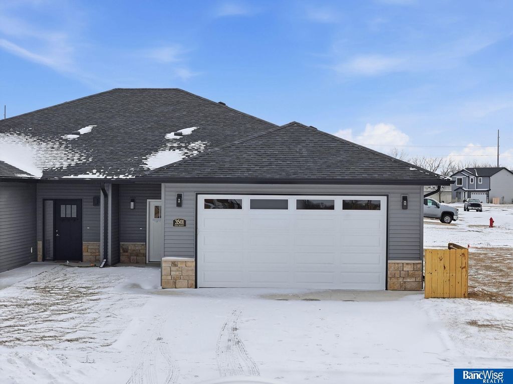 3501 Pearl Crescent Drive, Lincoln, NE 68504