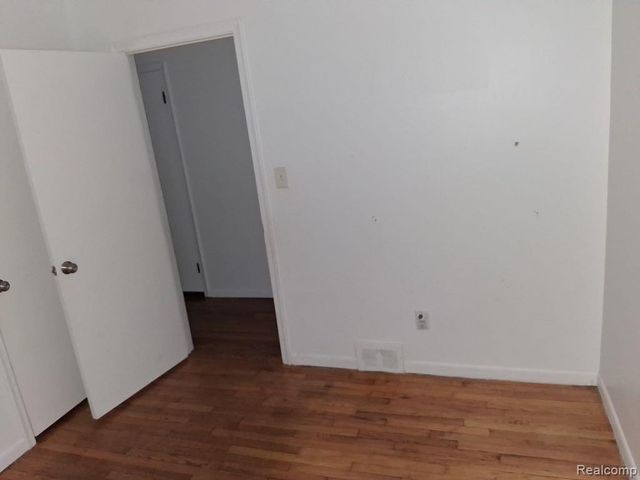 19482 Archer Street, Detroit, MI 48219