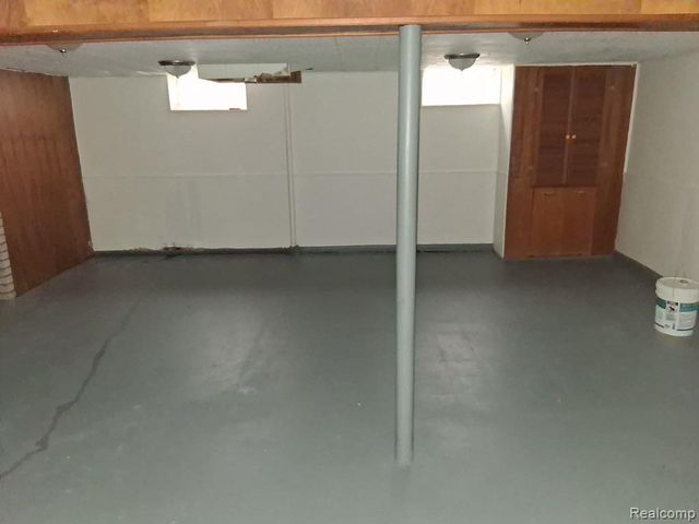 19482 Archer Street, Detroit, MI 48219