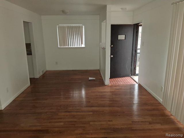 19482 Archer Street, Detroit, MI 48219