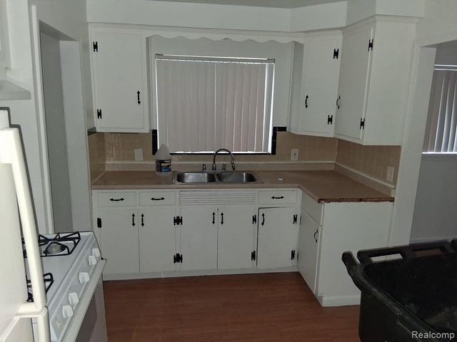 19482 Archer Street, Detroit, MI 48219