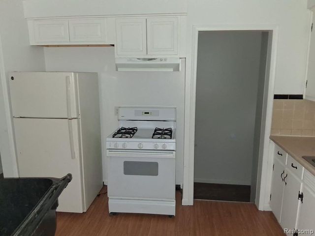 19482 Archer Street, Detroit, MI 48219