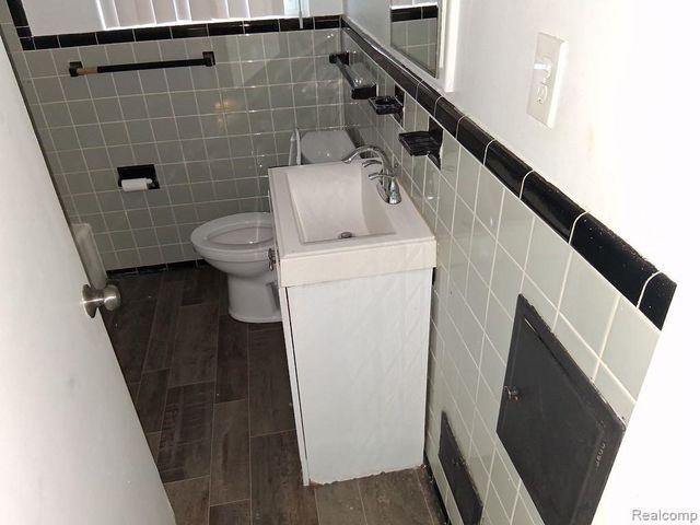 19482 Archer Street, Detroit, MI 48219