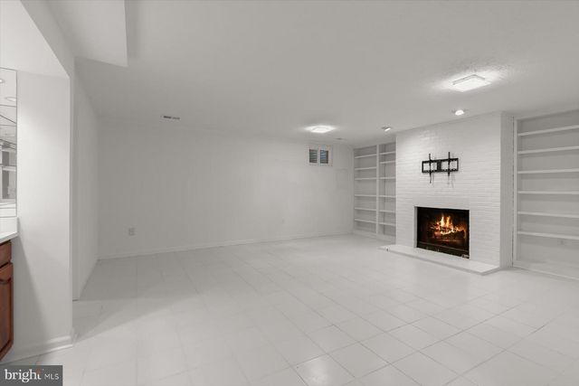 1550 MCLEAN COMMONS CT, Mclean, VA 22101