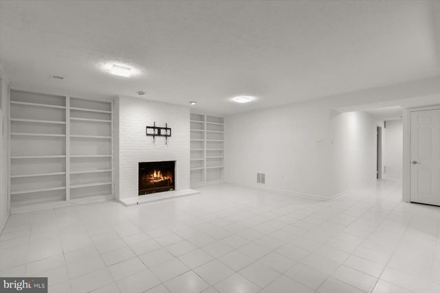 1550 MCLEAN COMMONS CT, Mclean, VA 22101