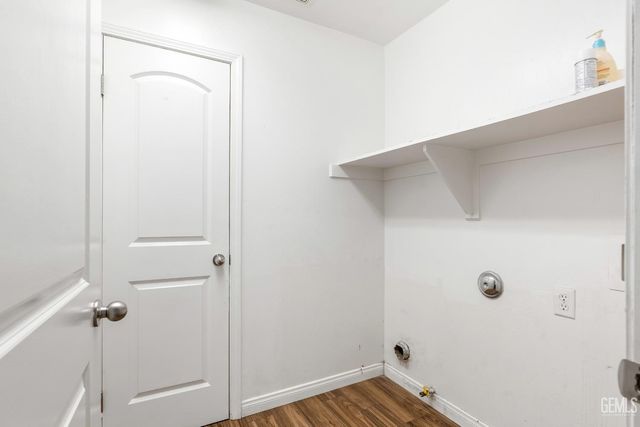 618 Kirklees Court, Bakersfield, CA 93307