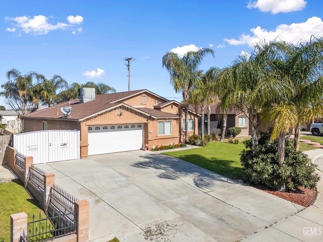 618 Kirklees Court, Bakersfield, CA 93307