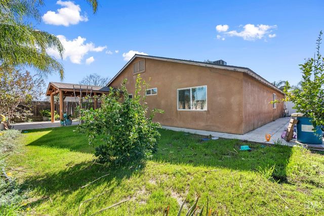 618 Kirklees Court, Bakersfield, CA 93307