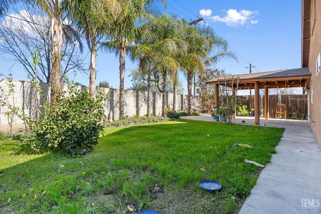 618 Kirklees Court, Bakersfield, CA 93307