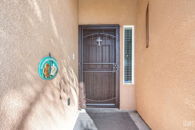 618 Kirklees Court, Bakersfield, CA 93307